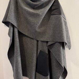 Elegant Gray Wool Cape with Black Leather Pockets & Trim